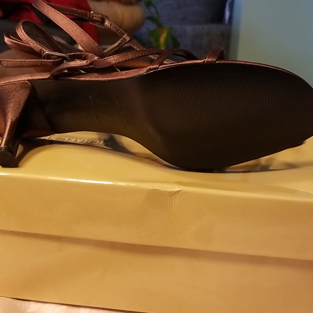 Shoes - Picture 3 of 4